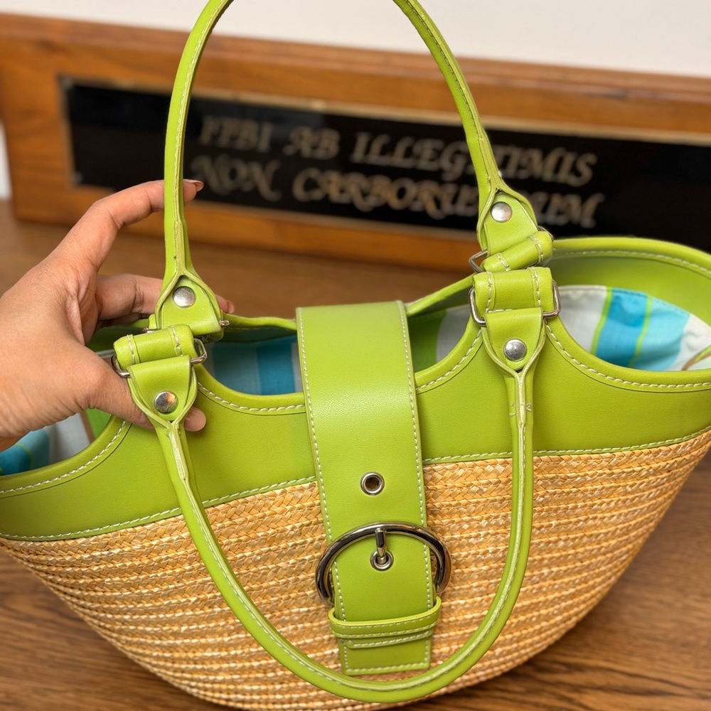 Green Straw Tote Bag with Buckle Accent - Picture 4 of 5